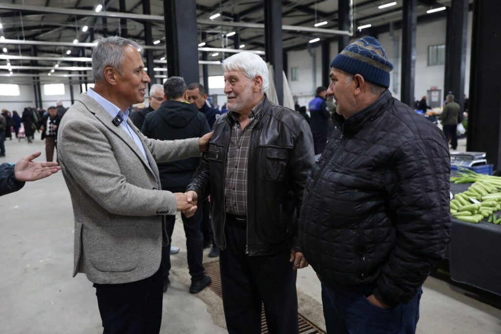 Başkan Hasan Sopacı Esnaf ve Vatandaşlarla Buluştu 4 Baskan Hasan Sopaci Esnaf ve Vatandaslarla Bulustu 2